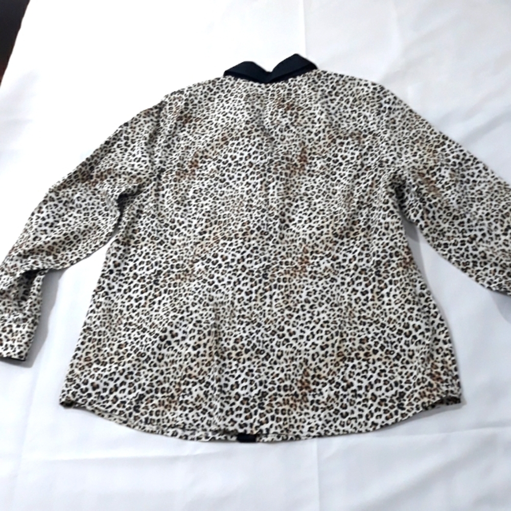 Chico's 100% Cotton Leopard Print Button-Up Shirt With Sleeves Size 2 (Large) - Picture 8 of 13